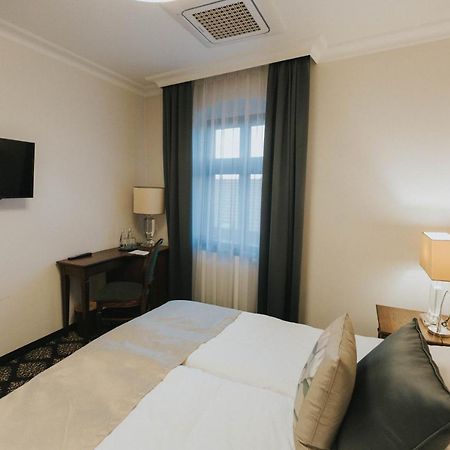 Hg Hotel Toszek Extérieur photo