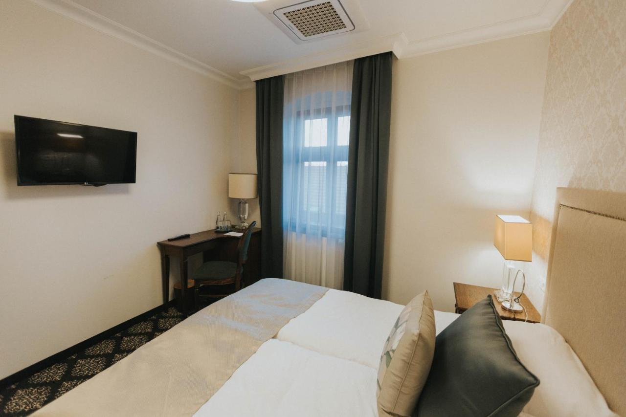 Hg Hotel Toszek Extérieur photo